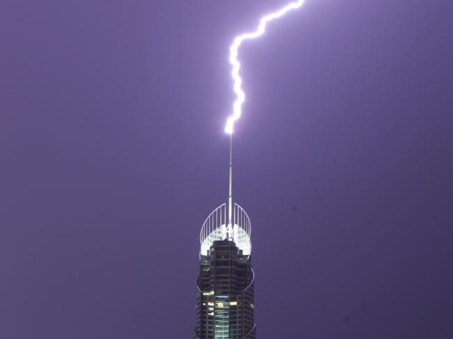 Thunder and lightning storm over Surfers Paradise and the Q1.