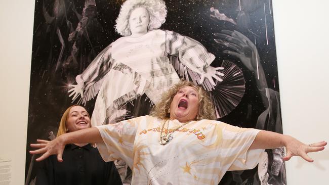 Julie Fragar and fellow artist Justene Williams, with Fragar’s winning portrait of Williams. Picture: Britta Campion