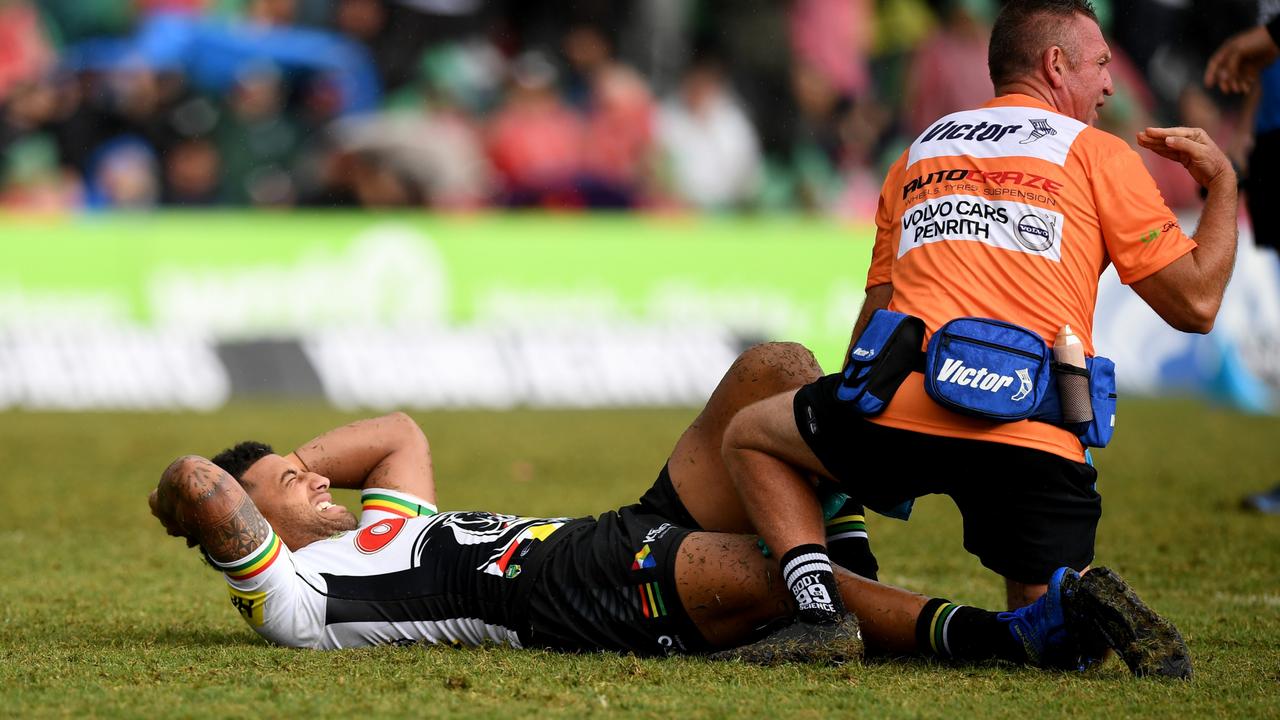 Viliame Kikau down with an MCL injury. Picture: Image by Gregg Porteous, NRL Photos