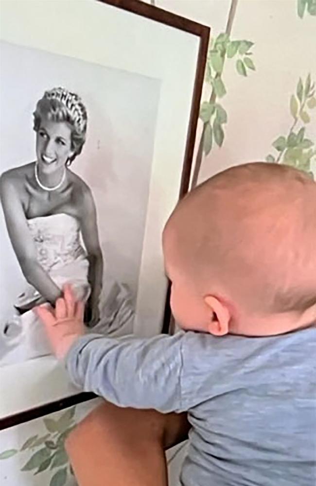 Archie filmed with a picture of Princess Diana.