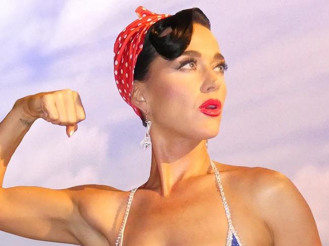Katy Perry shows off ripped bod in new pic
