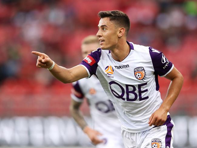 SYDNEY, AUSTRALIA - FEBRUARY 24: Chris Ikonomidis of the Glory celebrates with his team mates after scoring a goal during the round 20 A-League match between Western Sydney Wanderers and Perth Glory at Spotless Stadium on February 24, 2019 in Sydney, Australia. (Photo by Mark Kolbe/Getty Images)