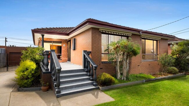 16 Sherwood Drive, Thomastown, sold on purpose-build auction bidding and streaming website Anywhere Auctions.