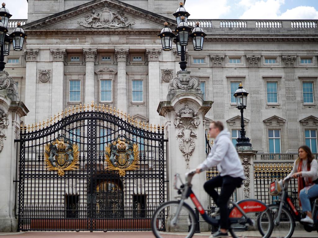 Buckingham Palace's First Changing of the Guard Since COVID Lockdowns