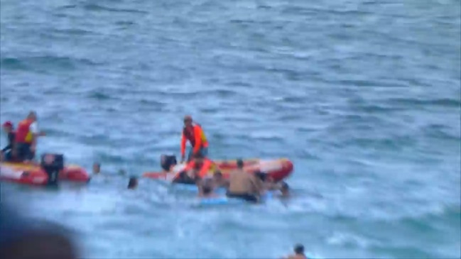 Surf ironmen, iron women help rescue children, tourists in mass rescue at Maroubra