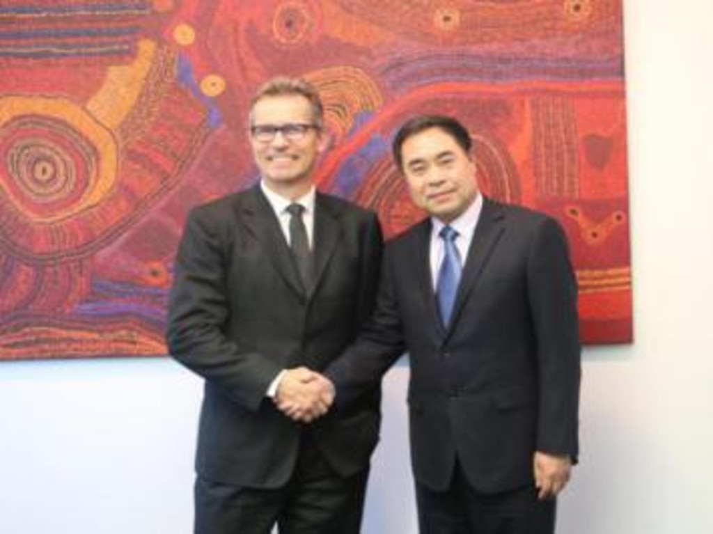 UQ Vice-Chancellor Peter Hoj with Chinese Consul-General Dr Xu Jie.