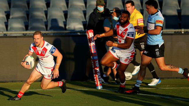 Matt Dufty (L) had a day out against Cronulla. Picture: Getty