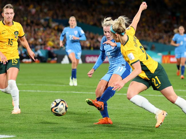 Lauren Hemp capitalises on an Ellie Carpenter error. Picture: Catherine Ivill/Getty Images