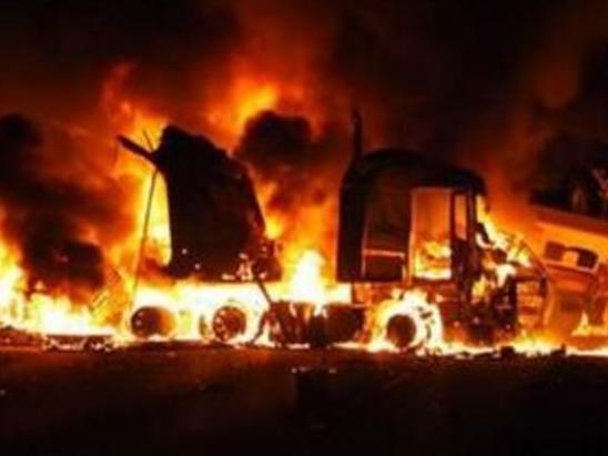 A massive truck fire blocks the M1 near Mooney Mooney. Picture: Channel 9