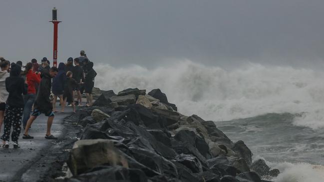 BRUNSWICK HEADS, NSW, AUSTRALIA - NewsWire Photos - MARCH 5 , 2025: The scene at the Brunswick River mouth  as the community of Brunswick Heads braces ahead of the Cat 2 TC Cyclone AlfredÃs arrival this week.Picture: NewsWire / Glenn Campbell