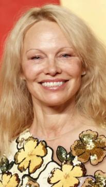 Pamela Anderson goes make-up free on red carpet