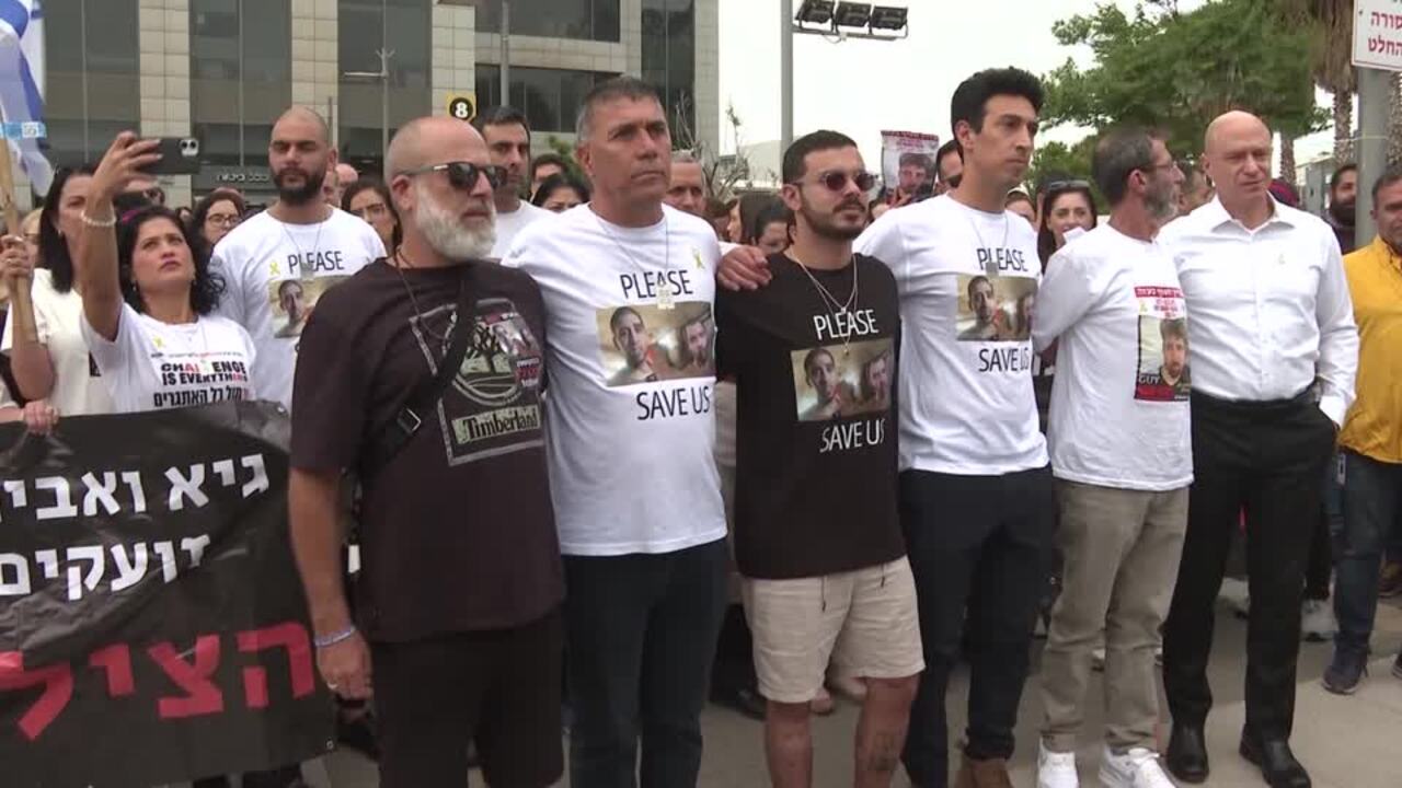 Angry families of Israeli hostages cry out against Netanyahu