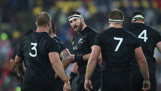 Captain Kieran Read of the All Blacks speaks to his players.