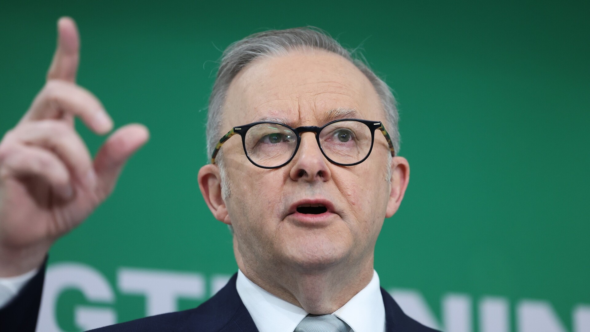 Anthony Albanese continues election campaign in Brisbane