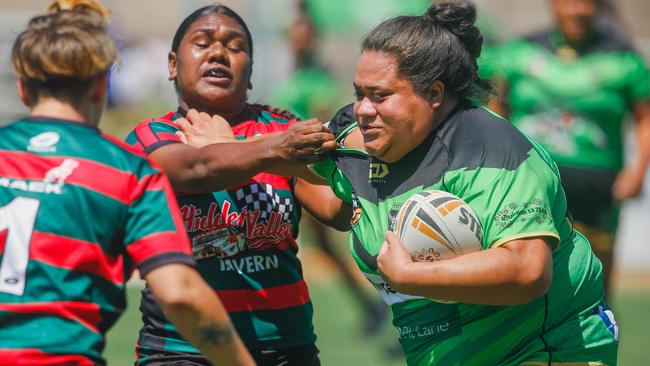 Palmerston’s Ruti Faataofe on the charge against South Darwin. Picture: GLENN CAMPBELL