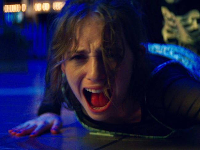 FEAR STREET PART 1: 1994 - (Pictured) MAYA HAWKE as HEATHER. Cr: Netflix © 2021