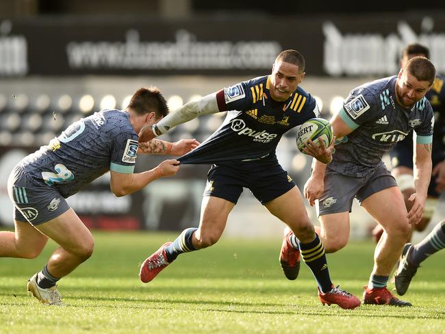 Aaron Smith of the Highlanders makes a break during the round 10 Super Rugby Aotearoa match between the Highlanders and the Hurricanes in Dunedin, New Zealand. Picture: Getty