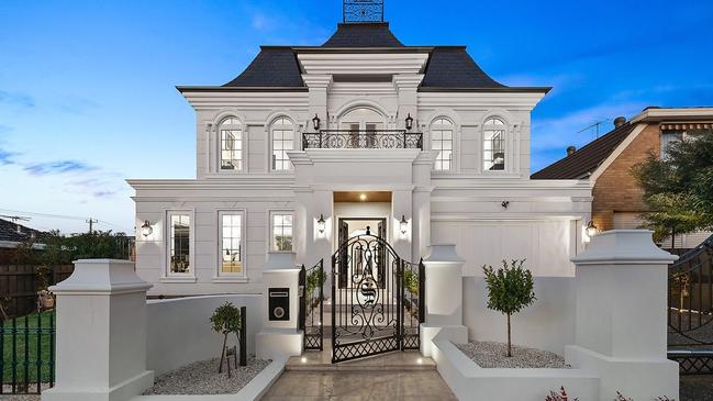 2 Ingleside Crescent, Glen Waverley shouts French provincial.