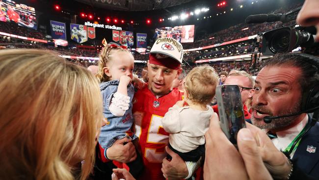 Patrick Mahomes with his family after the game. (Photo by JAMIE SQUIRE / GETTY IMAGES NORTH AMERICA / Getty Images via AFP)