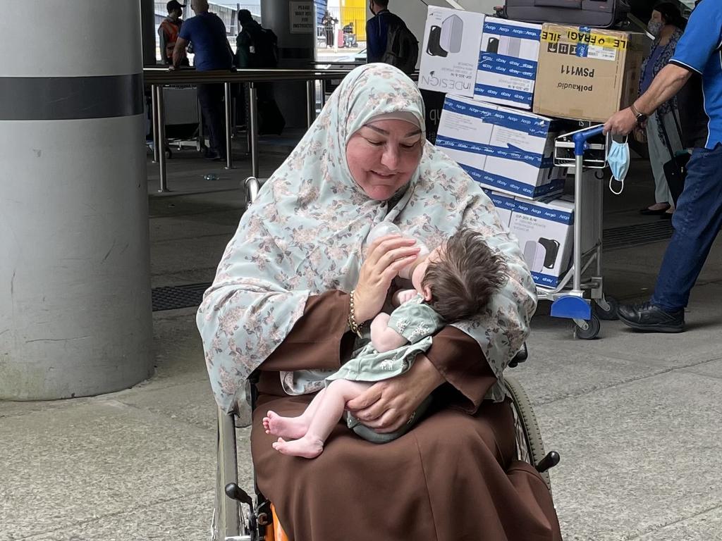 Noor Kuch meets her granddaughter Mackenzie Curran.