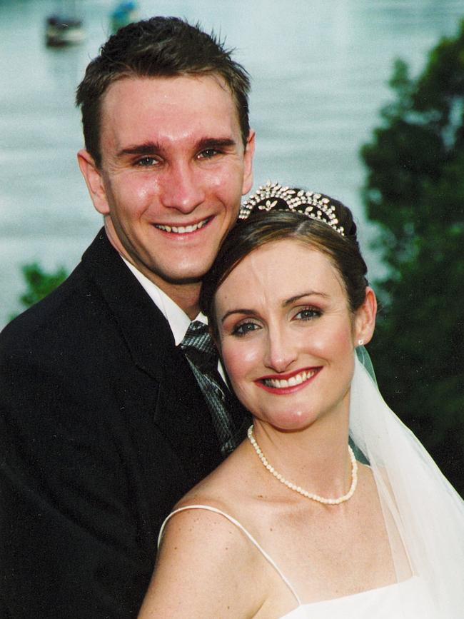 Sean Garbett and Lara Devlin were married on March 23, 2003.