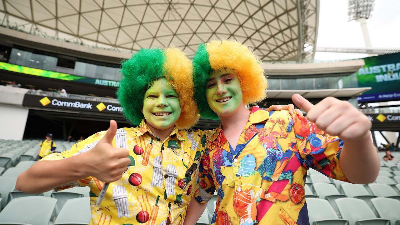 ADELAIDE, AUSTRALIA - DECEMBER 06: Spectators arrive during day one of the Men's Test Match series between Australia and India at Adelaide Oval on December 06, 2024 in Adelaide, Australia. (Photo by Robert Cianflone/Getty Images)