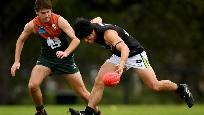 VAFA: Bobby Tang tries to gather the ball for Glen Eira. Picture: Josh Chadwick