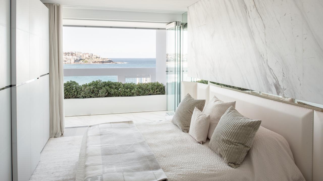 Wake up to sensational ocean views to Ben Buckler point.