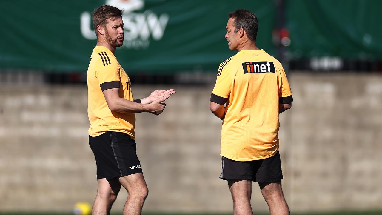 SYDNEY, AUSTRALIA - JULY 24: Alastair Clarkson, coach of the Hawks, speaks with Hawks Assistant Coach Sam Mitchell during a Hawthorn Hawks AFL Captains Run at Coogee Oval on July 24, 2020 in Sydney, Australia. (Photo by Ryan Pierse/Getty Images)