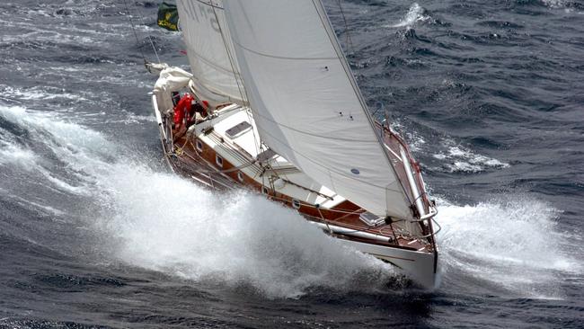 Sydney Hobart Yacht Race 2004, Day 2 Tilting At Windmills Soars across Bass Strait Pic Ian Mainsbridge