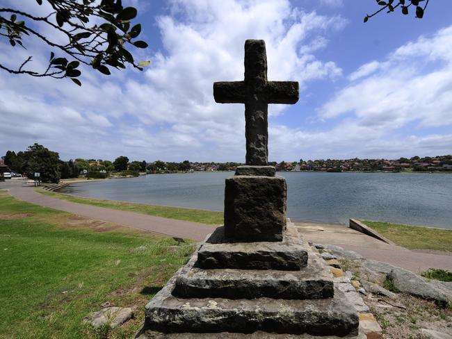 Inner west generic, Rodd Point, religion, cross, christian,