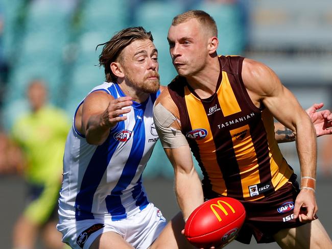 James Worpel fires off a handball. Picture: Dylan Burns/AFL Photos via Getty Images