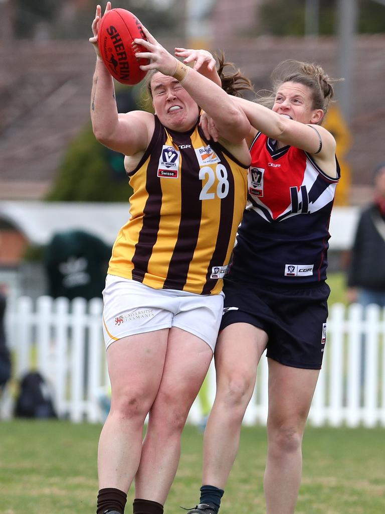 Sarah Perkins in action for Hawthorn in the VLFW in August.