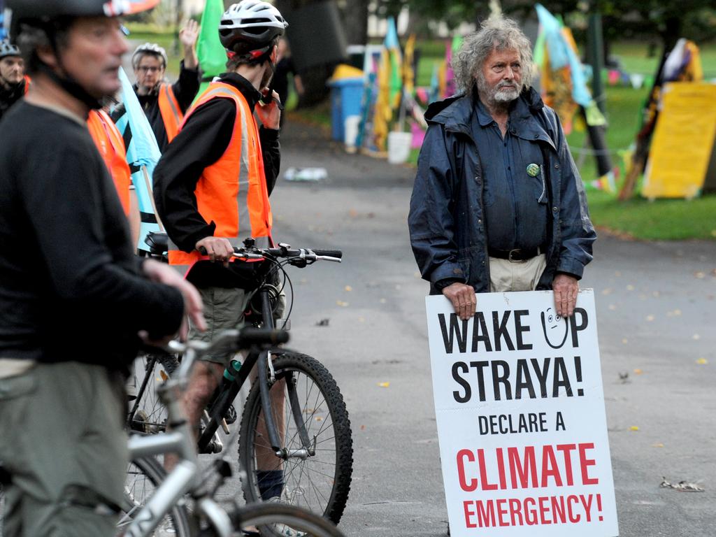 Extinction Rebellion protesters march through Melbourne's inner north. Picture: NCA NewsWire / Andrew Henshaw