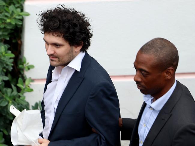 NASSAU, BAHAMAS - DECEMBER 21: FTX co-founder Sam Bankman-Fried is escorted out of the Magistrate's Court on December 21, 2022 in Nassau, Bahamas. The former crypto billionaire is preparing to be extradited to the US from the Bahamas to face charges over FTXÃ¢â¬â¢s multi-billion-dollar collapse.  (Photo by Joe Raedle/Getty Images)