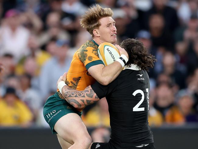 SYDNEY, AUSTRALIA - SEPTEMBER 21: Tate McDermott of the Australian Wallabies is tackled by TJ Perenara of the New Zealand All Blacks during The Rugby Championship &amp; Bledisloe Cup match between Australia Wallabies and New Zealand All Blacks at Accor Stadium on September 21, 2024 in Sydney, Australia. (Photo by Matt King/Getty Images)