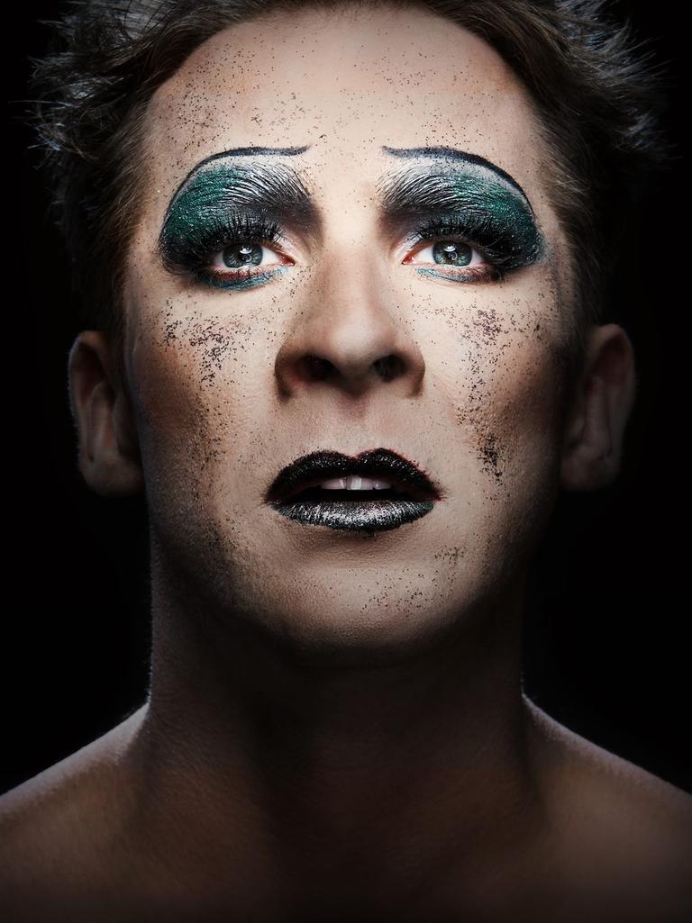 Hugh Sheridan made up as Hedwig.