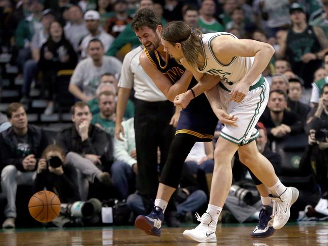 FIBA: Kelly Olynyk Suffers Leg Injury During Exhibition Game