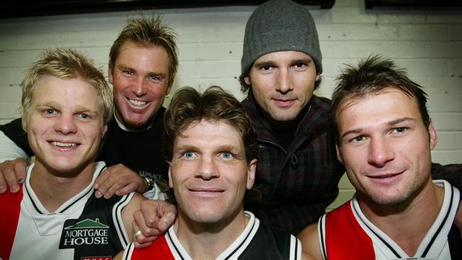 Eric Bana and Warne with Nick Riewoldt, Robert Harvey and Aaron Hamill after St Kilda training at Moorabbin.