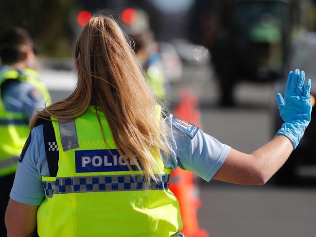 Police close the State Highway 1 ( SH1 ) motorway at Bombay  as the Auckland region goes into Covid-19 alert level 3 lock down and the rest of new Zealand goes to alert level 2New Zealand Herald photograph by Dean Purcell 12 August 2020 . Must Credit New Zealand herald.