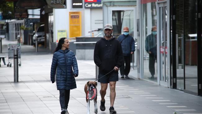 Surfers Paradise wakes up to its first day in lockdown due to the latest CoVid-19 scare. Tradesman still at work at Paradise Centre.Some consider walking a strenuous excercise and dont wear masks... Picture Glenn Hampson