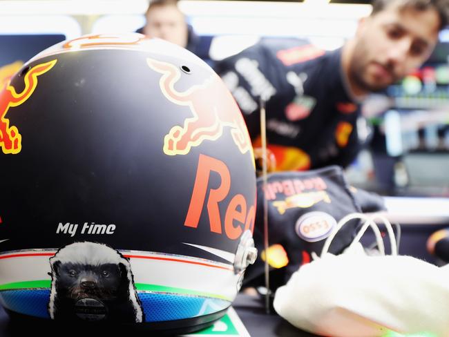 Daniel Ricciardo 2017 helmet - formula one