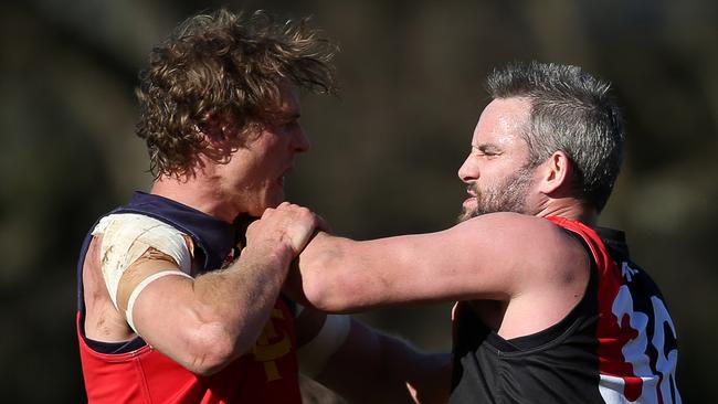 RDFL. Riddell V Diggers Rest. Digger's Leny Clarke and Riddell's Pat Carriss in Lancefield.