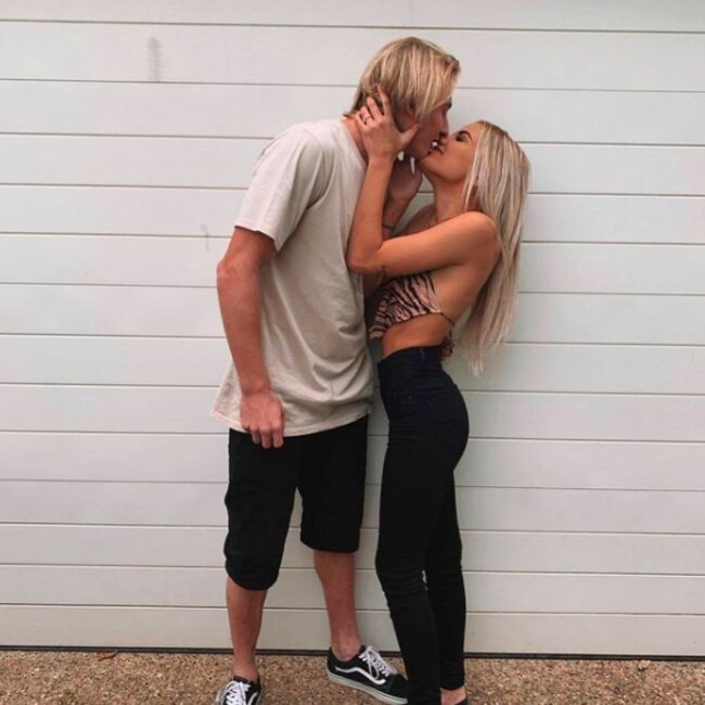 Tate Robinson and Mikayla Noakes in a candid kiss pic for their Instagram followers. Picture: Instagram/taterobinson