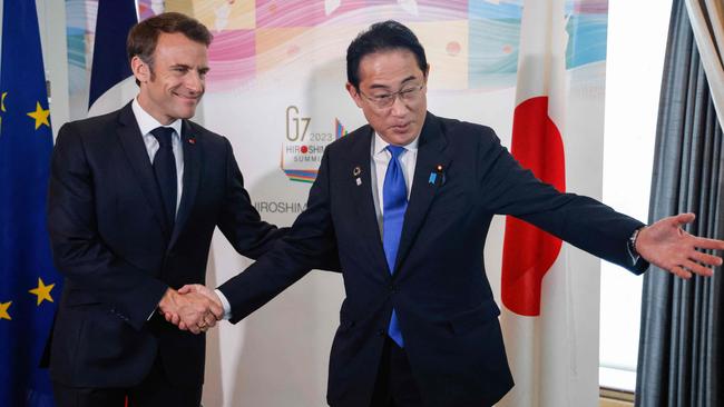 French President Emmanuel Macron and Mr Kishida.