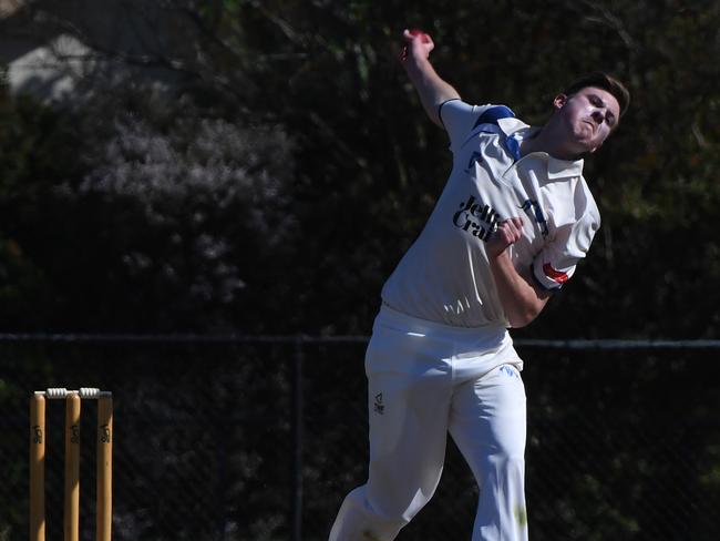 Hugh Birchall (right) of Mt Waverly bowls during the VSDCA Cricket match at Mt Waverly Reserve, Melbourne, Saturday, October 6, 2018. VSDCA Cricket: Mt Waverley v Preston. (AAP Image/James Ross) NO ARCHIVING