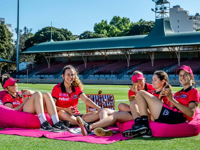 manly, southern, wenty, northshore etc/ AAP(Amanda Lulham please see MEDIA PR David Lyall for names only had 15mins for shoot & girls had to leave quickly plus training match on oval at the same time.) on Wednesday, 9 October 2019. Sydney Sixers  players having a picnic on North Sydney Oval ahead of the first giant weekend of the WBBL which will feature three days of games, including matches between the Sydney Sixers and the Sydney Thunder.(AAP IMAGE / MONIQUE HARMER)