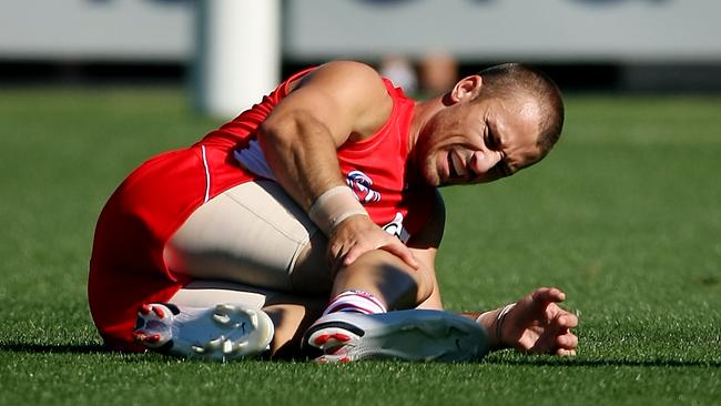 Nick Malceski holds his knee after injuring it 2008.