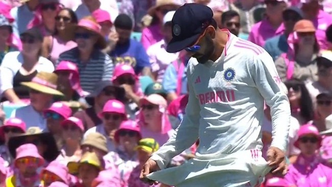 Virat Kohli makes a gesture referencing Sandpapergate aftet Steve Smith's dismissal on Sunday.