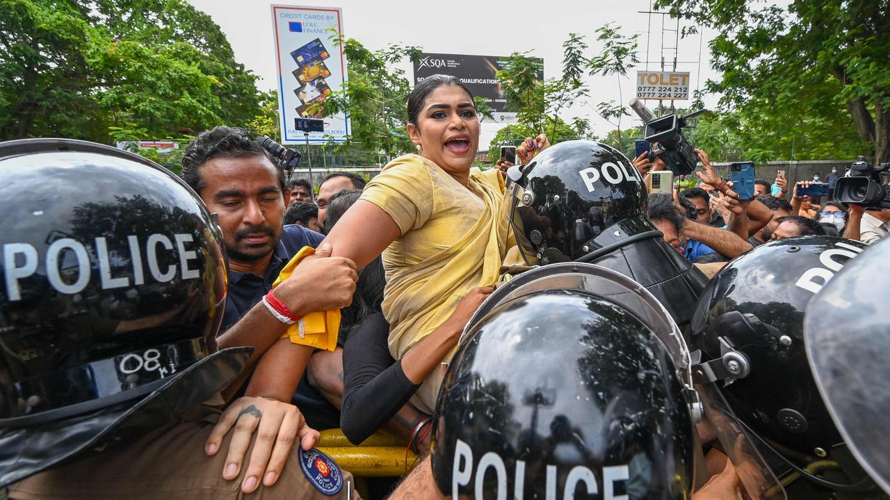 L’économie sri-lankaise s’est « complètement effondrée », déclare le Premier ministre alors que les pourparlers avec le FMI commencent